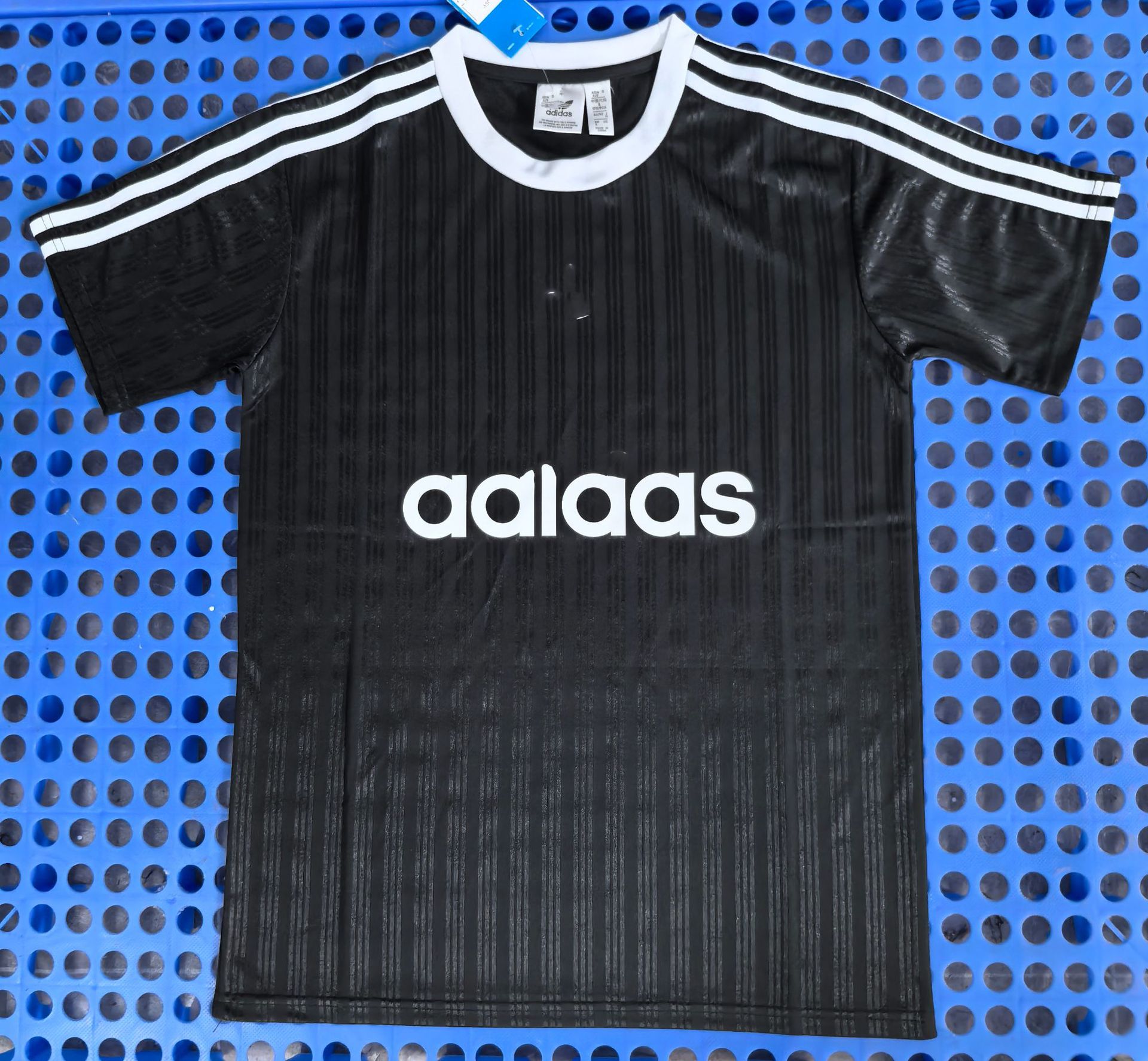 Adidas three-leaf t-shirt black