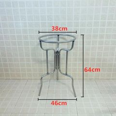 洗面棚が床に落ちた家庭用の古い洗面器棚農村の三角の古いステンレス洗面器棚
