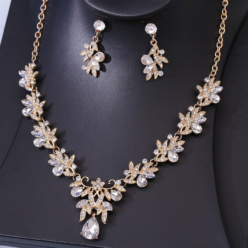 560g Weight Jewelry Set Classification Hair Accessories Earrings Necklace Quantity Holiday, Festival Occasion Artificial Crystal Material Solid Color Pattern All Seasons Season Women's Gender Queen, Shiny Style Hair Accessories Earrings Necklace Queen Shiny Solid Color Artificial Crystal Women's Jewelry Set 8