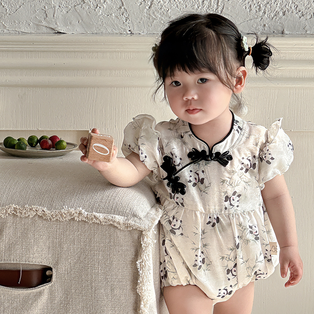 Estilo de verano nuevo estilo chino ropa nacional de una pieza niña bebé verano gatear vestido de cumpleaños de panda luna llena cien días vestido de fin de semana