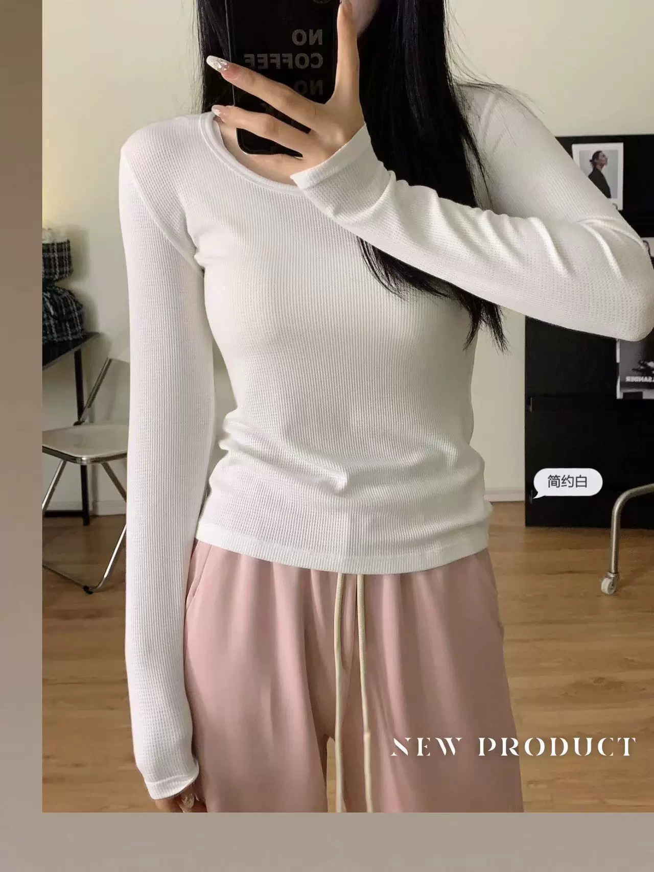 Fashionable fitted long-sleeve with a round collar, 2023 collection