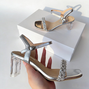 7.5cm�ָ���ЬŮ2026�ļ��¿�¶ֺ͸��Ь��һ�֎�ˮ荕r�и߸�Ь