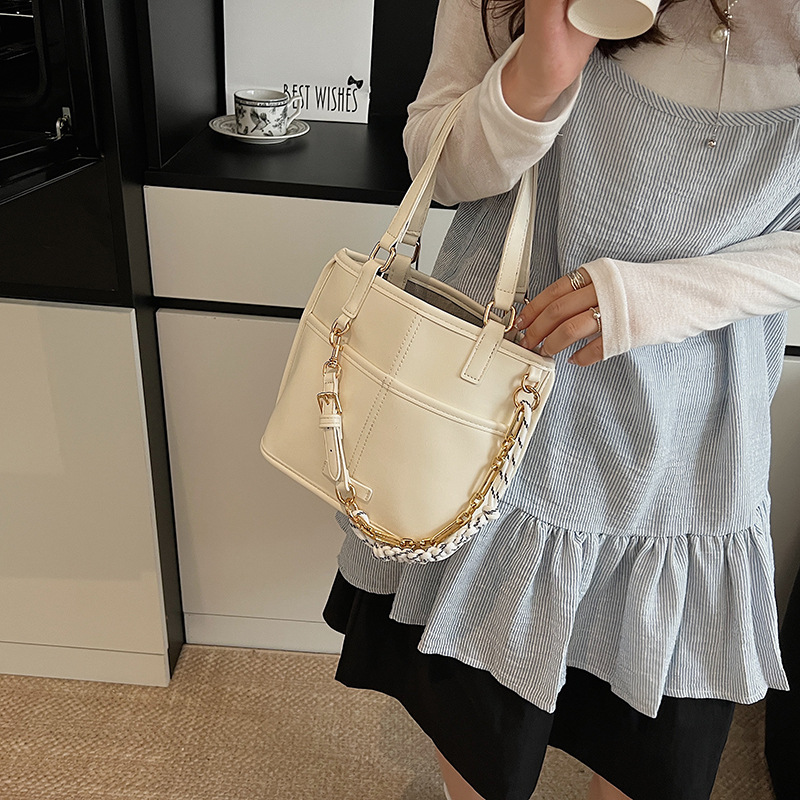 Versión coreana de la bolsa de nicho 2025 verano nuevo bolso retro contraste color bandolera moda señoras bandolera