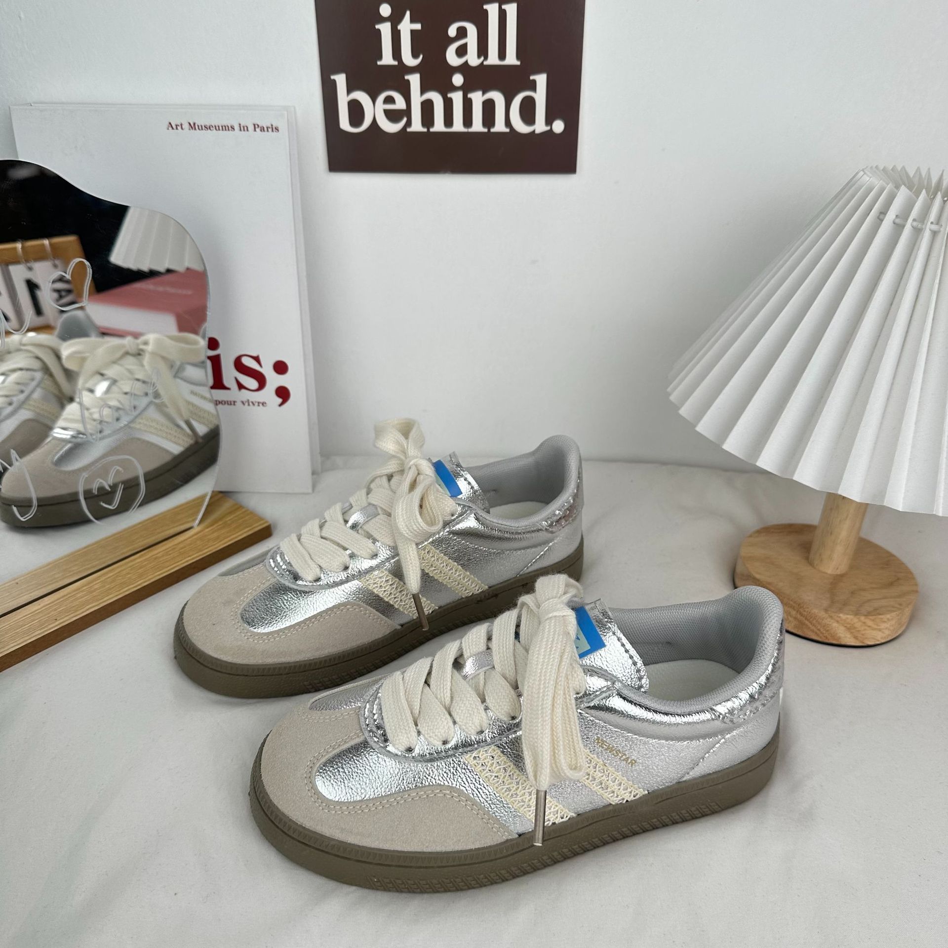 Yuanbo 2024 primavera y verano zapatos de entrenamiento alemán amarillos de moda para mujeres de nicho universal zapatos de skate británico de color 5097