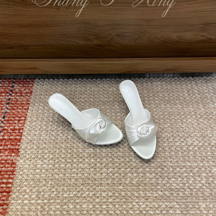 Stunning fairy-style floral pleated open-toe high-heeled sandals, 2026 summer round-toe stiletto elegant slippers Stunning fairy-style floral pleated open-toe high-heeled sandals, 2026 summer round-toe stiletto elegant slippers