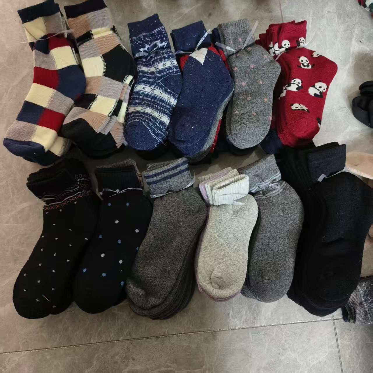 外贸尾货中筒羊毛袜冬季男女加厚毛圈袜透气保温干爽亲肤舒适现货