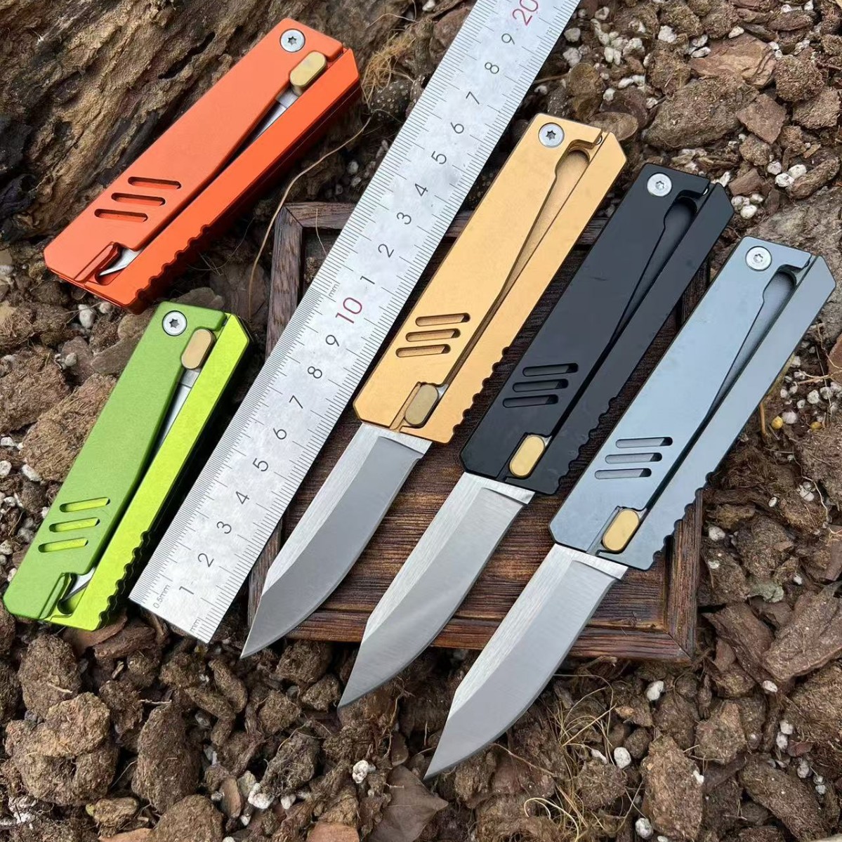 厂家批发折叠刀野营刀防身战术刀口袋刀便携随身刀锋利户外露营刀