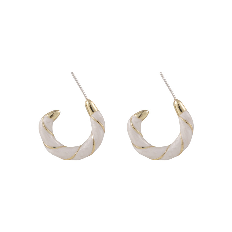 Simple C-shape Twist Hoop Earrings Wholesale Nihaojewelry display picture 10