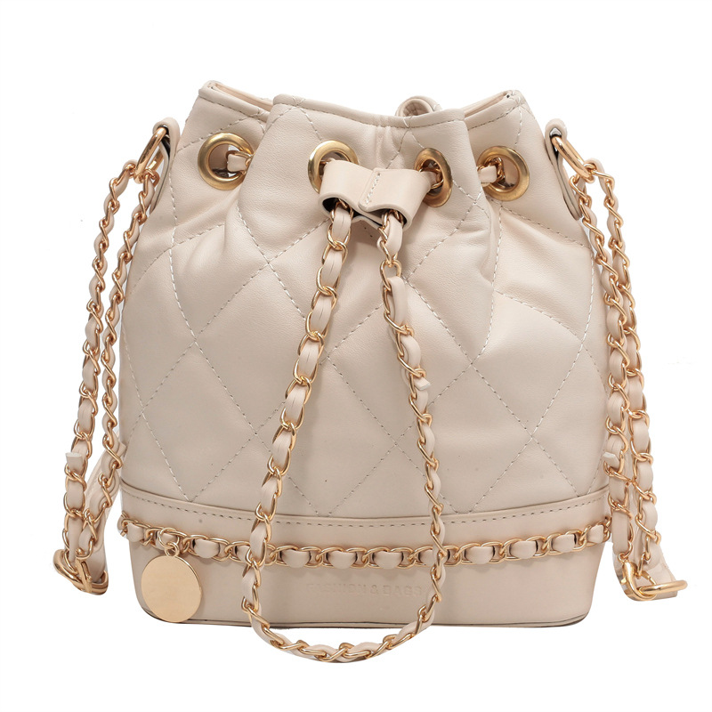 Versión coreana del pequeño bolso de cubo de viento de fragancia 2025 nuevo bolso de cadena de mujer bolso de hombro bordado de rombo bolso de mensajero de color de contraste retro