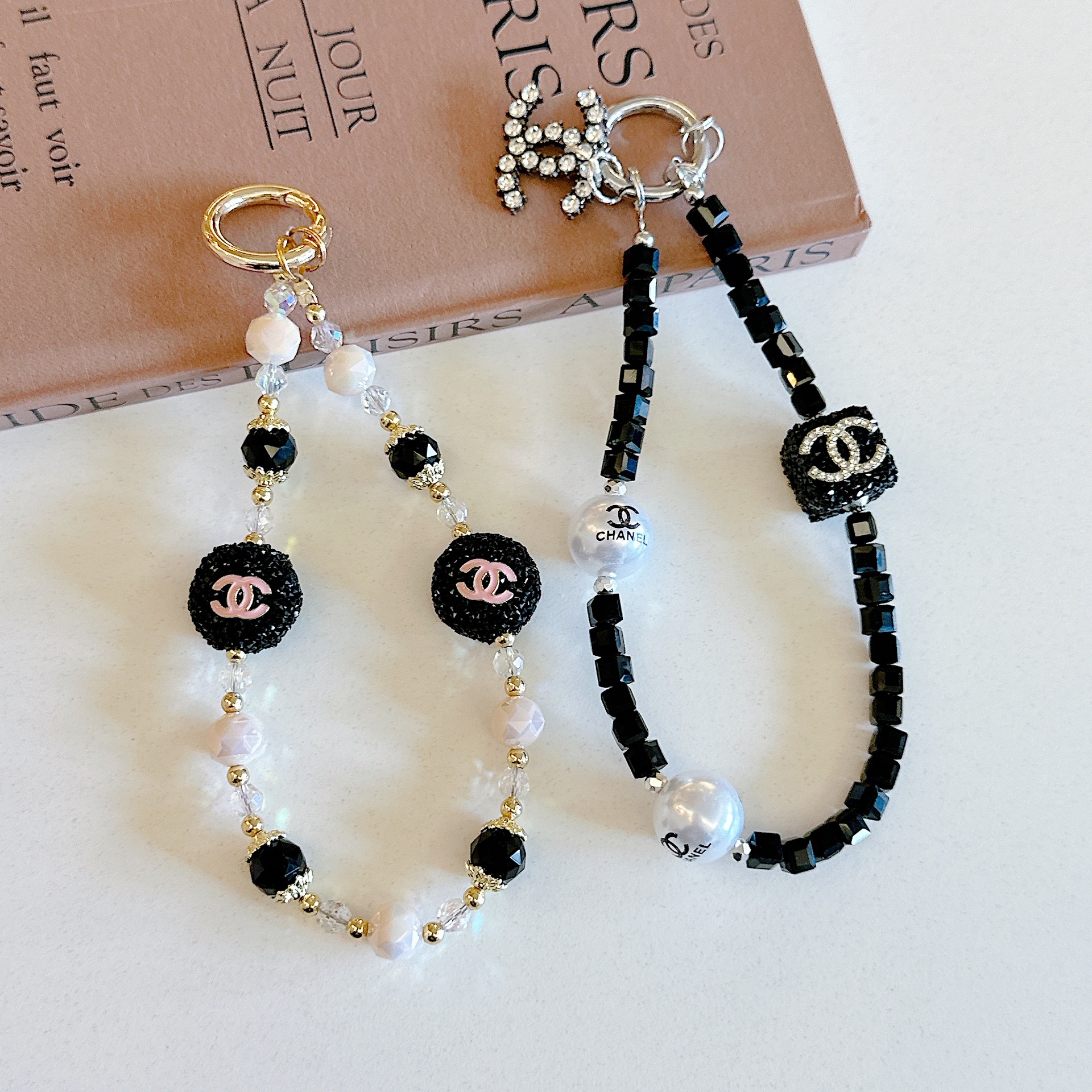 Cadena para colgar para teléfono móvil de alta gama hecha a mano de alta calidad, cadena para colgar con fragancia pequeña de lujo ligero, cordón para teléfono móvil de moda, cadena corta/colgante