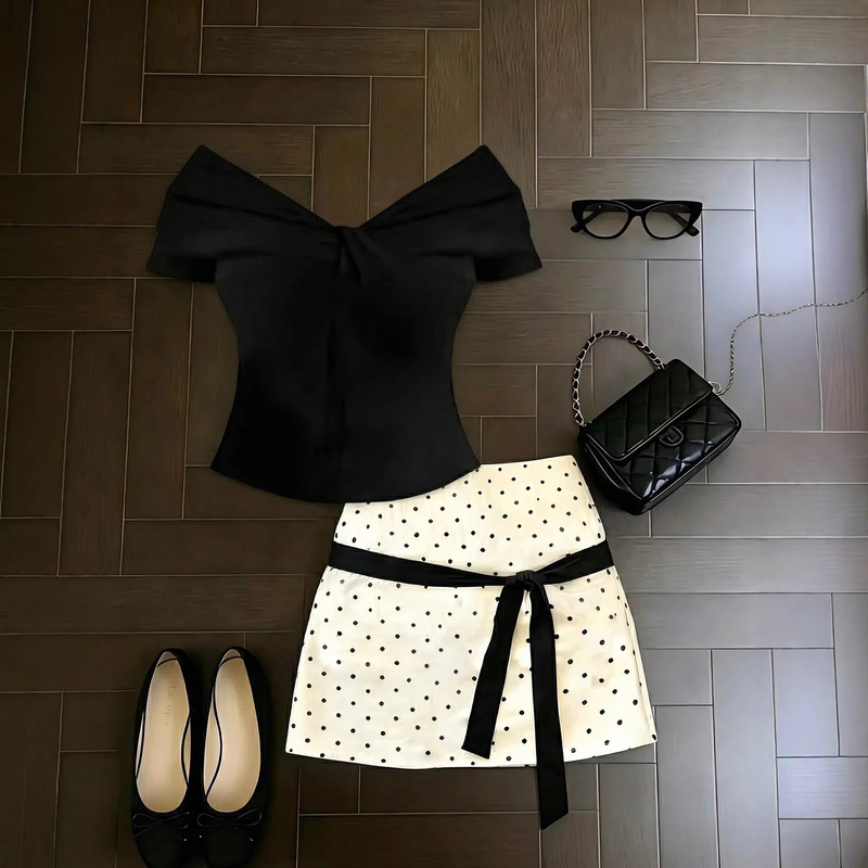 Beautiful Little Outfit for Petite Women, Summer Korean Style Outfit, One-Shoulder Short-Sleeved Top, Polka-Dot Short Skirt, New Elegant Outfit