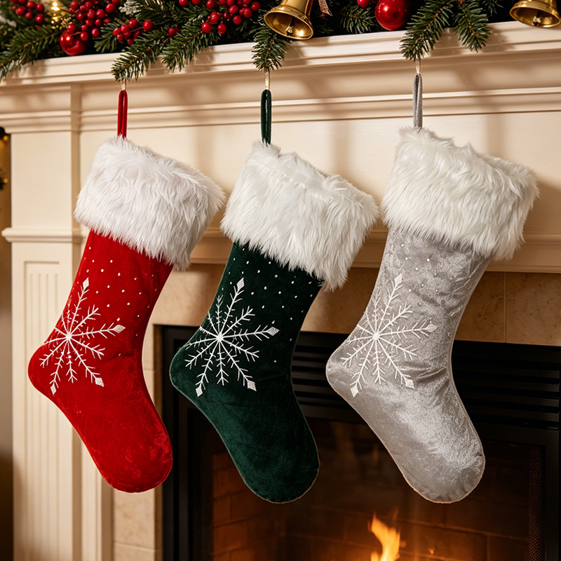 Cross-border Christmas decoration supplies Christmas socks snowflakes long hair gift bags hanging decorations window European and American style