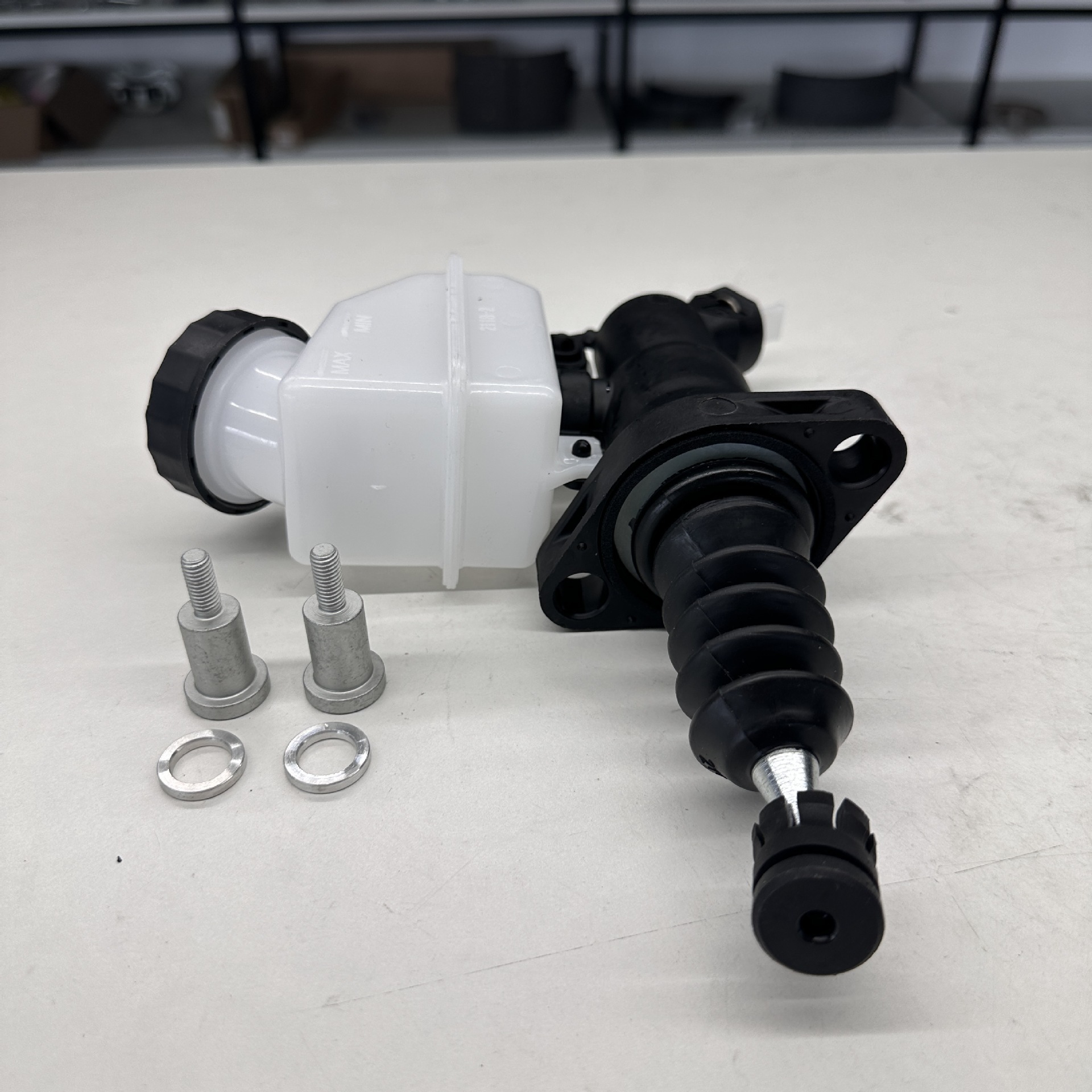 21232945 21564394 Suitable for V/V Truck Spare Parts Truck Clutch Cylinder