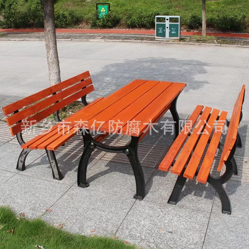 Mesas y sillas de tablero de ajedrez al aire libre Sillas de parque al aire libre de madera anticorrosiva Patio Una mesa Cuatro sillas Combinación Plaza comunitaria Ocio