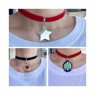A Variety of Choker Velvet Clavicle Chains, Fashionable Retro Five-Pointed Star Snowflake Beetle Bat Heart Skull Choker