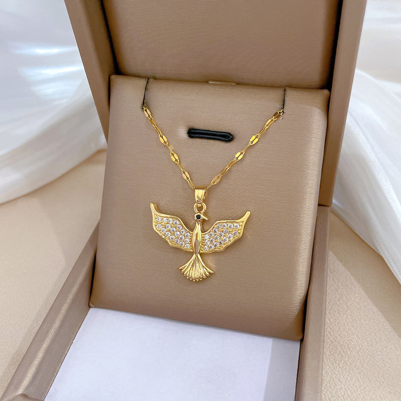 Colar de pássaro voador com diamantes em aço de titânio_voghion.com