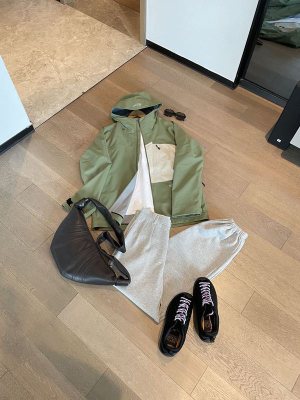 BURTON春秋户外系列男款AK457 goretex L冲锋衣防风防水压胶外套|undefined