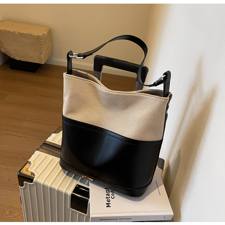Damen Umhängetasche Mit Kontrastnähten Und Viel Stauraum Eimerform_voghion.com