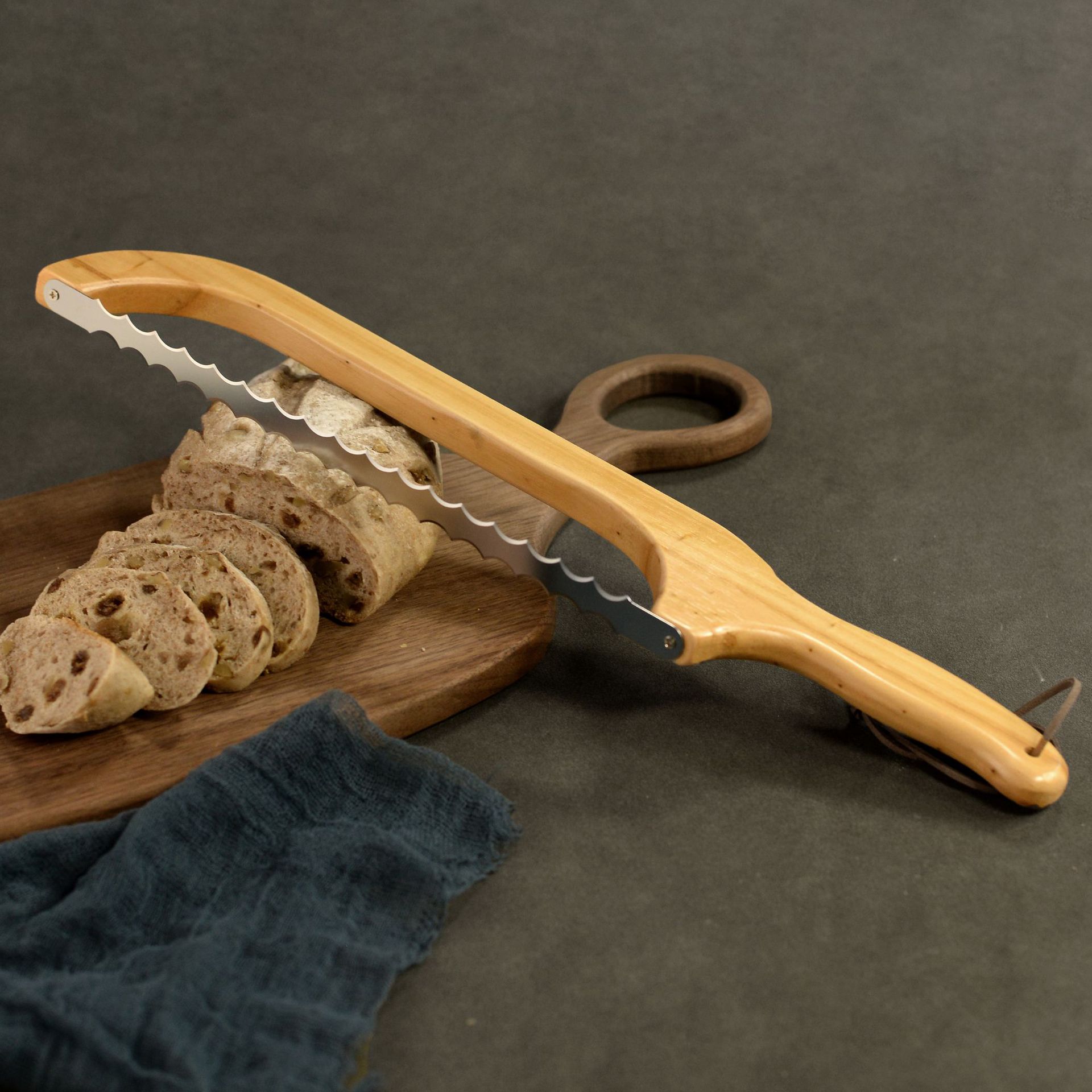 Nuevo producto de pan tostado serrilla simple herramienta de corte de pan madera sierra de corte de pan