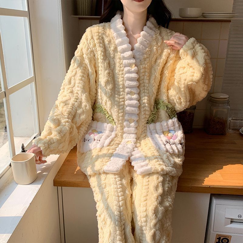 2025 New Style Casual Coral Velvet Warm Fabric Soft Home Clothes Autumn and Winter Wearable Women's Pajamas