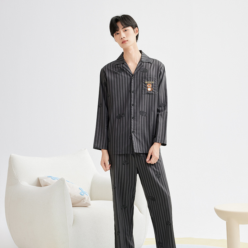 Pajamas bordados de algodón para parejas, pijamas de algodón de invierno y otoño, ropa de vestir para mujeres, se pueden usar fuera.