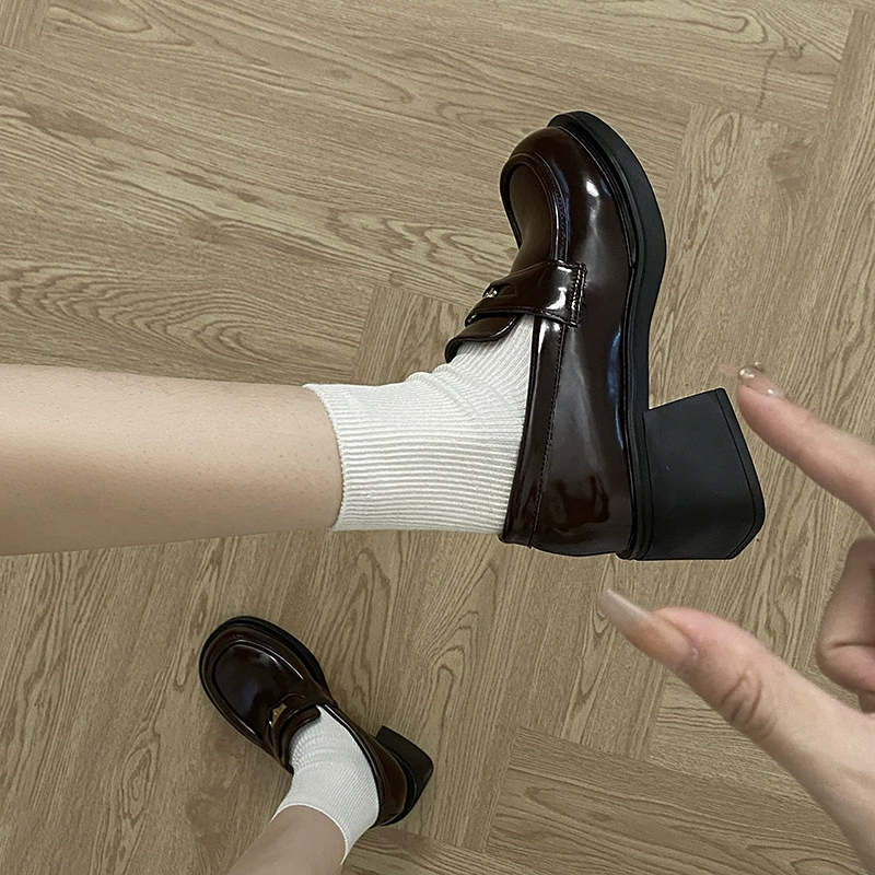 Французские Лоферы Queen Fan, Женская Новинка 2022 года, коричневая британская Маленькая кожаная обувь на толстом каблуке с небольшим увеличением роста