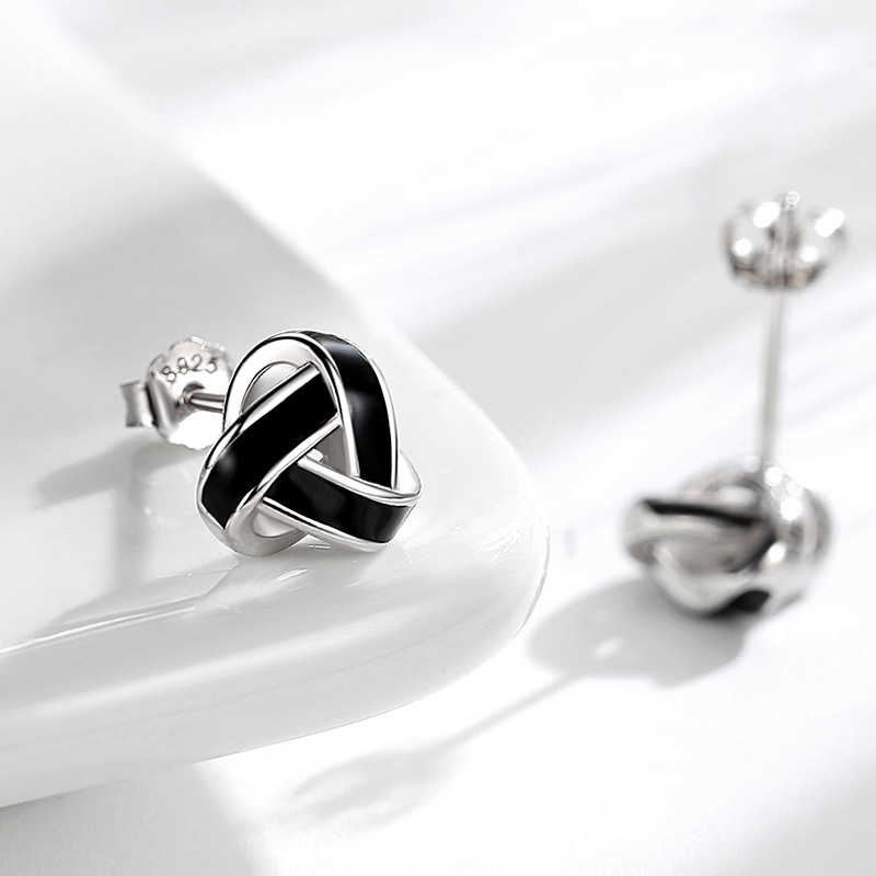 S925 plata esterlina geométrica tridimensional triángulo Stud pendientes hombres y mujeres estilo japonés y coreano moda entrelazada Ruyi nudo pendientes al por mayor