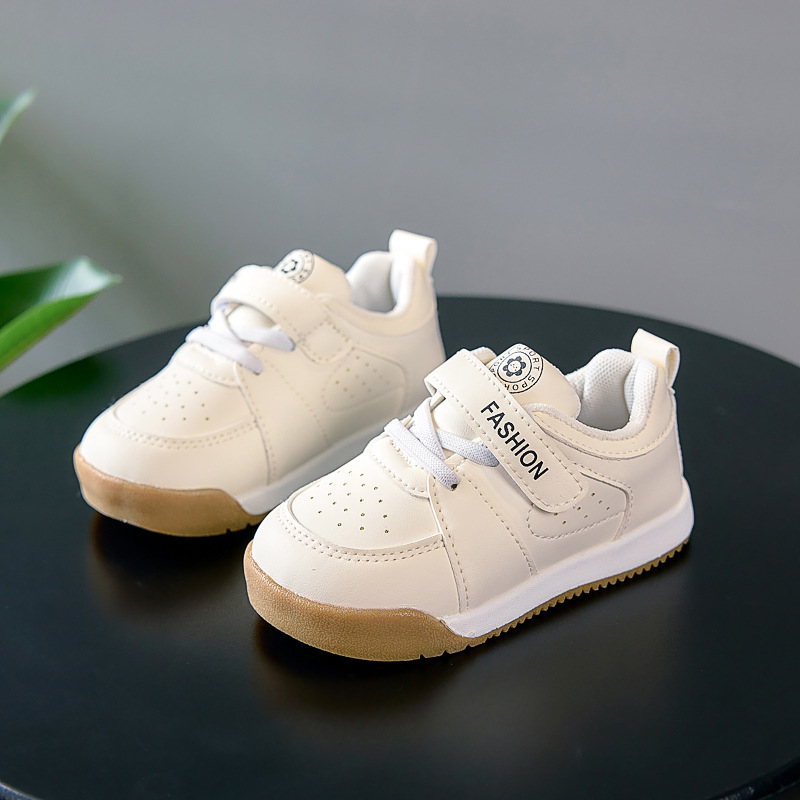 Zapatos infantiles para bebés de primavera y otoño nuevos zapatos infantiles, zapatos deportivos casuales para niños antideslizantes, zapatos suaves al por mayor