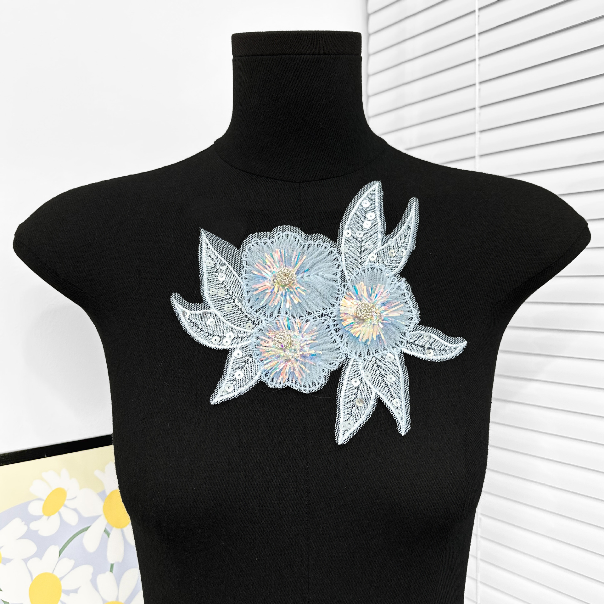 Super inmortal flor tridimensional computadora bordada esquinilla clavos de flores de malla encaje vestido de boda accesorios