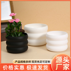 アマゾンのプラスチックの小さい植木鉢のミニは厚いです。