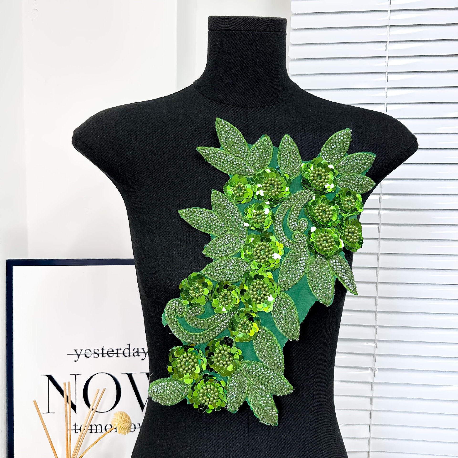 Nuevo transfronterizo de la industria pesada clavos cuentas cuentas sequillas flor tridimensional encaje vestido de boda vestido vestido de rendimiento vestido pegatinas de flores