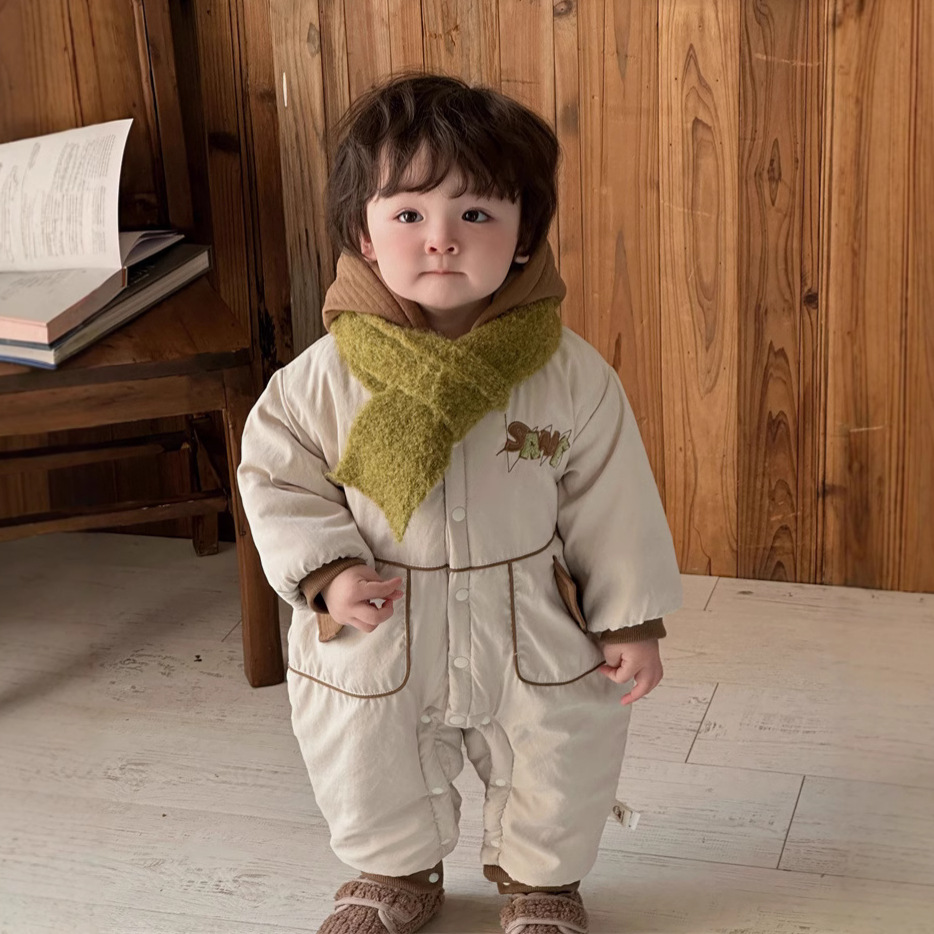 Invierno nuevo estilo bebé coreano estilo occidental cosido letras engrosamiento cálido bebé acolchado de una pieza a servicio exterior 1
