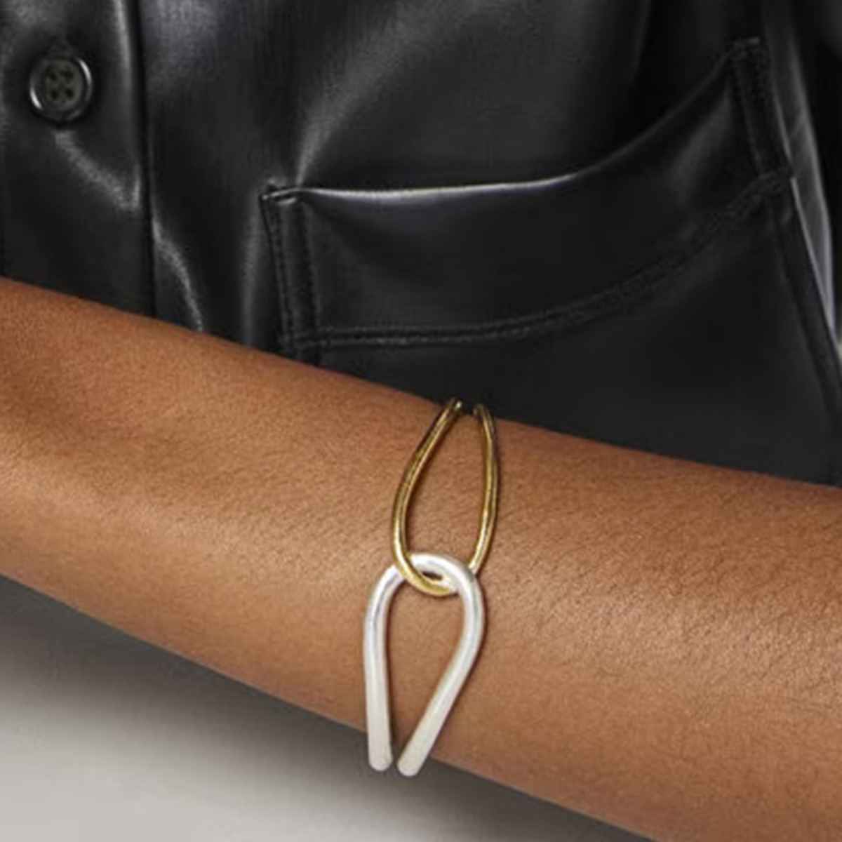 Brazalete de acero de titanio JEDING Europa y América no se desvanece joyas ligeras de lujo de alto nivel brazalete abierto joyas de acero inoxidable transfronterizas