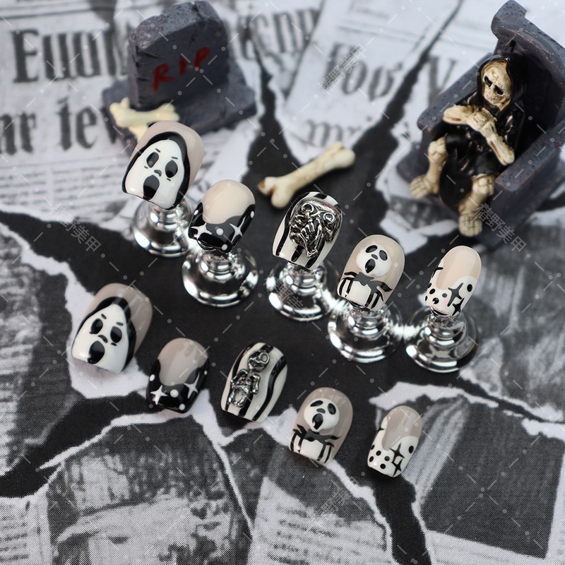 Hot-Selling Pure Handmade Premium Wearable Nails in European and American Gothic Dark Style with Skulls, Ghost Faces, Polka Dots, and Stars for Halloween Nail Art
