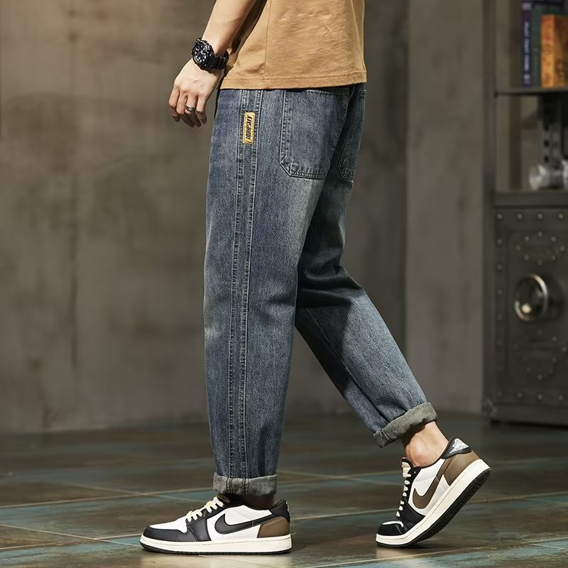 Vaqueros para hombres nueva versión coreana de pantalones delgados de pies pequeños marca de moda shuai 2024 primavera y verano pantalones de mezclilla de nueve puntos