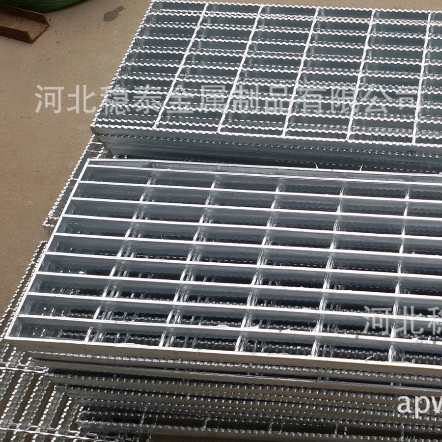 厂家供应30×3mm，孔径50×50mm镀锌格栅板，楼梯踏步板