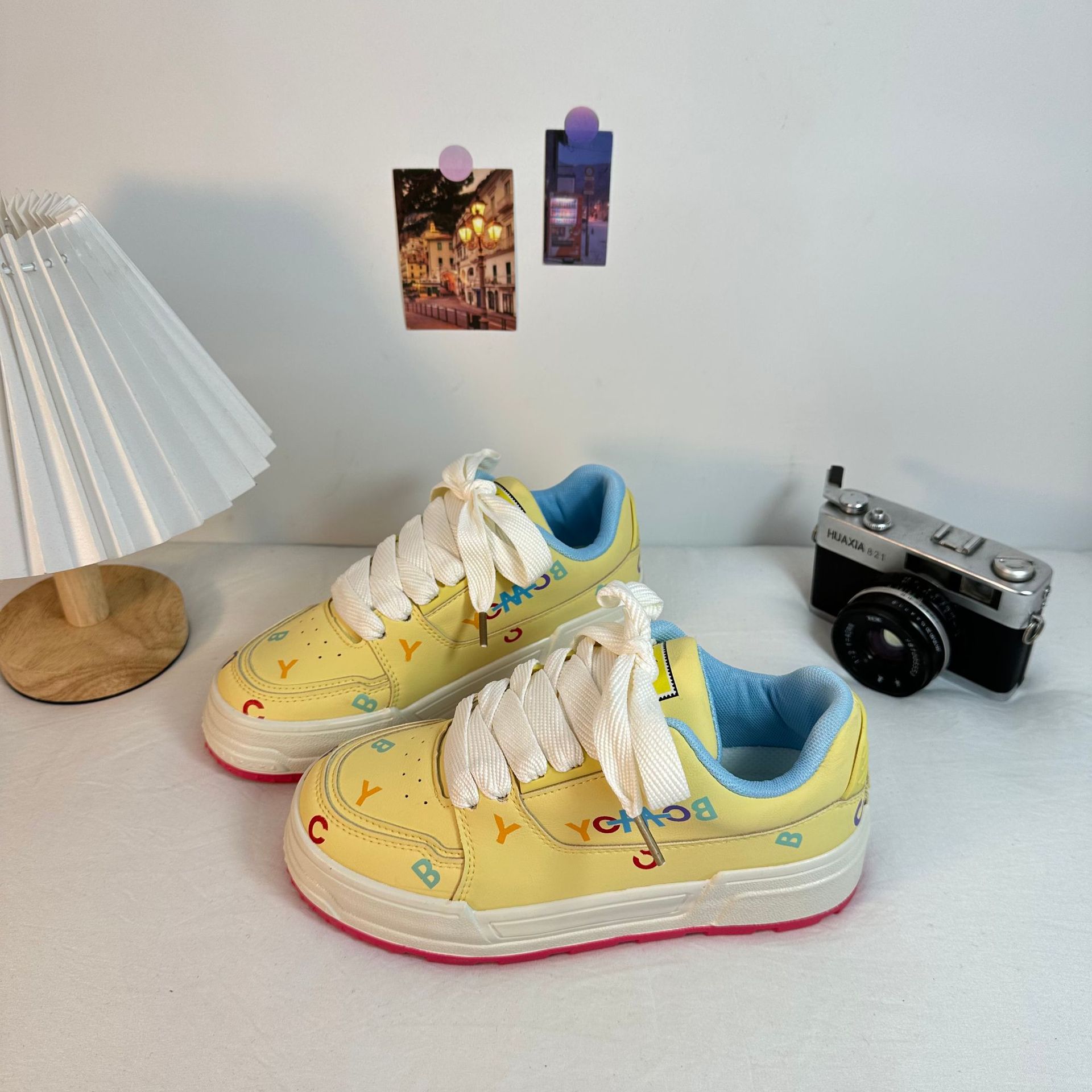 Yuanbo 2025 primavera nuevos zapatos casuales bajos estudiantes de moda universal zapatos de skate coreanos lindos zapatos deportivos