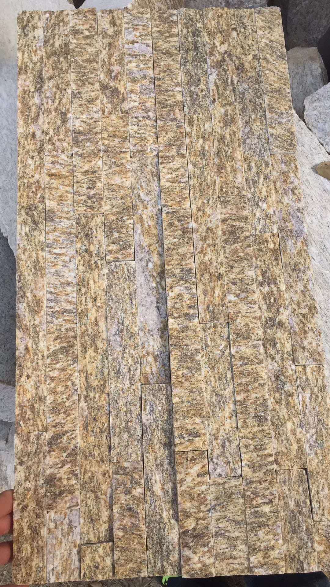外墙天然文化石砖别墅墙面毛石贴面米黄色黄木纹蘑菇石碎拼批发-阿里巴巴
