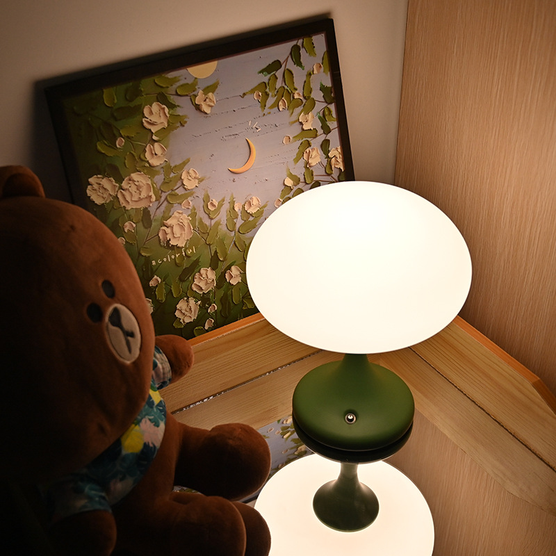 Lámpara de mesa estilo nórdico minimalista con regulación táctil