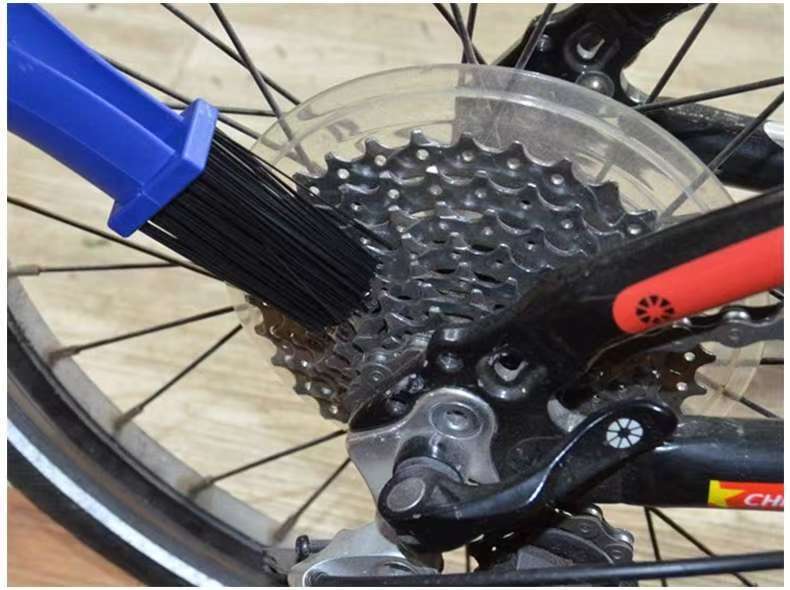 Motorcycle and Bicycle Chain Cleaning and Maintenance Tools, Anti-Splash Chain Oil Applicator, Motorcycle Accessories