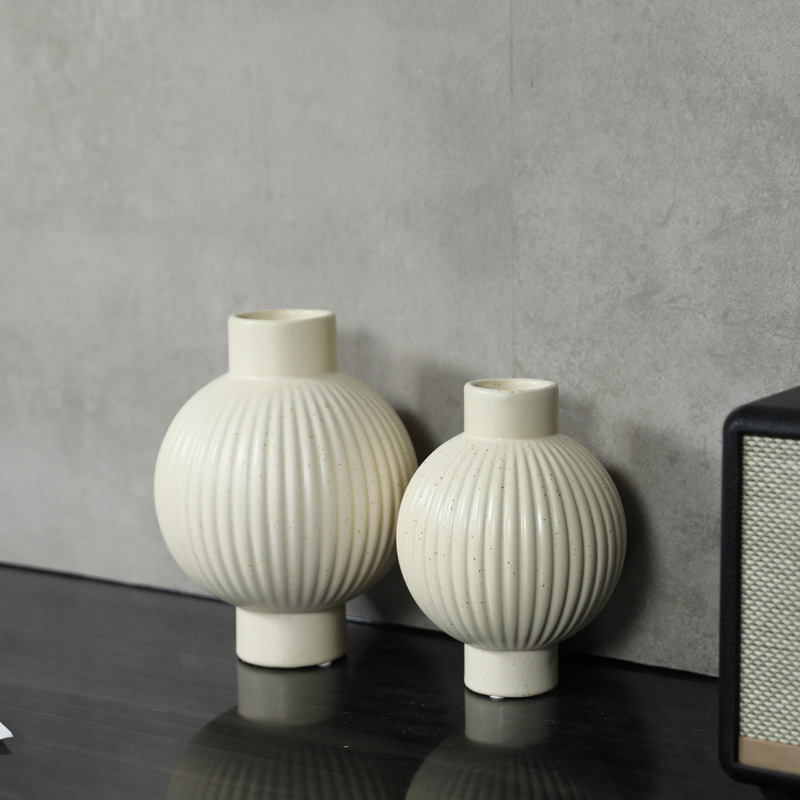 Decoraciones de jarrón de cerámica de estilo crema vintage, sala de estar moderna, minimalista creativa, arreglos florales secos, decoraciones suaves de escritorio