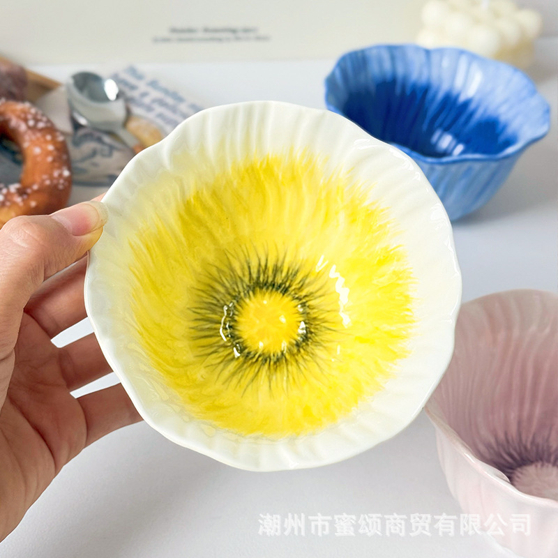 花の陶磁器の茶碗の女性の個人の専用の碗は釉薬の下で彩りの食器を備えます。|undefined