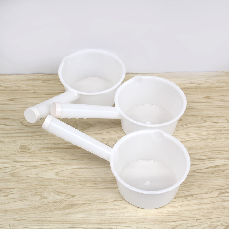 White Thickeneded and Fall-resistant Plastic Water Ladle Wholesale Bathing and Rafting with Mouth Water Ladle Long Handle Household Water Ladle White Thickeneded and Fall-resistant Plastic Water Ladle Wholesale Bathing and Rafting with Mouth Water Ladle Long Handle Household Water Ladle