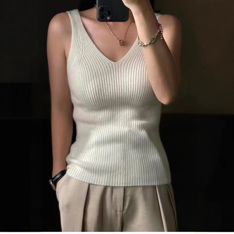 Autumn and Winter Ribbed Slim-Fit Pure Wool Knit Camisole for Women, V-Neck, Slimming, Short Sleeveless Base Layer Top