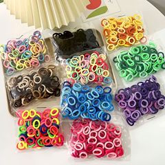 子供の皮の筋は髪の毛の赤ちゃんの髪のひもを刺します。