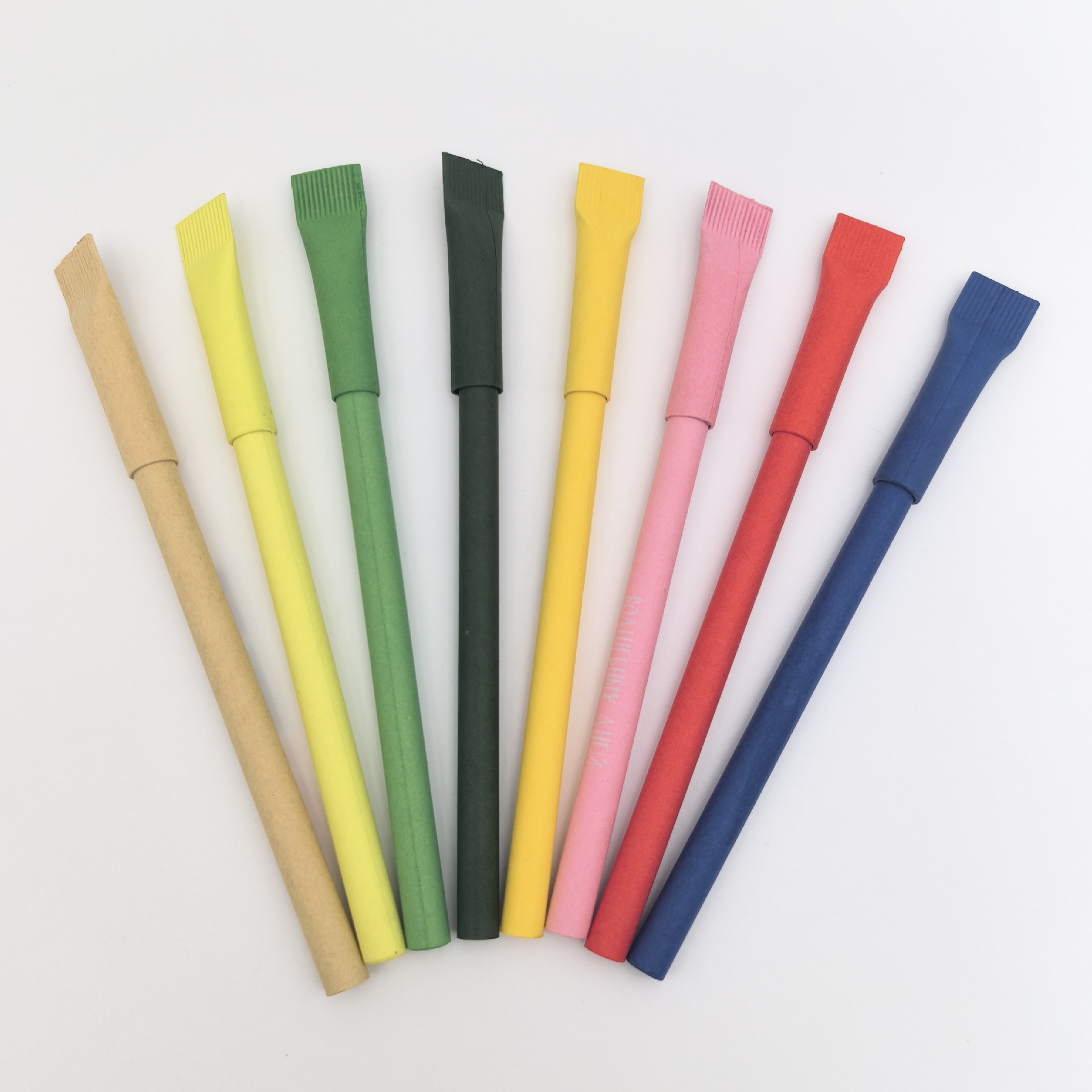 Protección ambiental mayorista pluma de publicidad de papel entero escobilla cabeza de pluma de tubo de papel cruzada venta caliente pluma de hotel kraft multicolor opcional