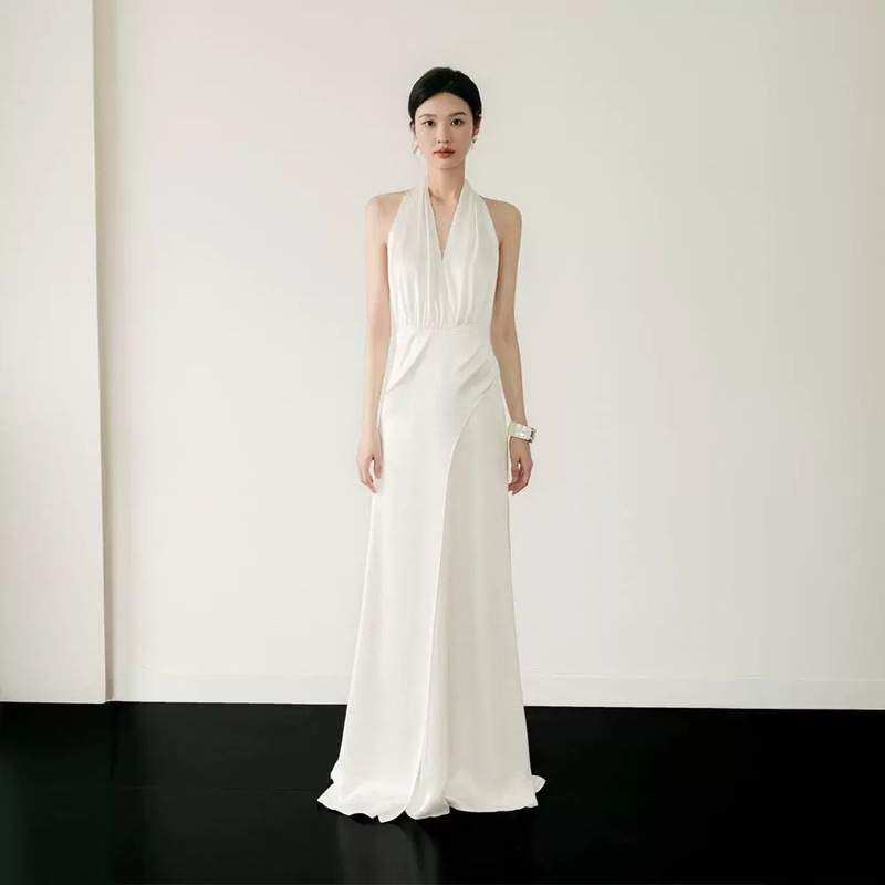 White Halter-Neck Morning Gown, New Winter Wedding Dress, Slimming Bride Light Wedding Dress, Deep V-Neck Banquet Party Dress White Halter-Neck Morning Gown, New Winter Wedding Dress, Slimming Bride Light Wedding Dress, Deep V-Neck Banquet Party Dress