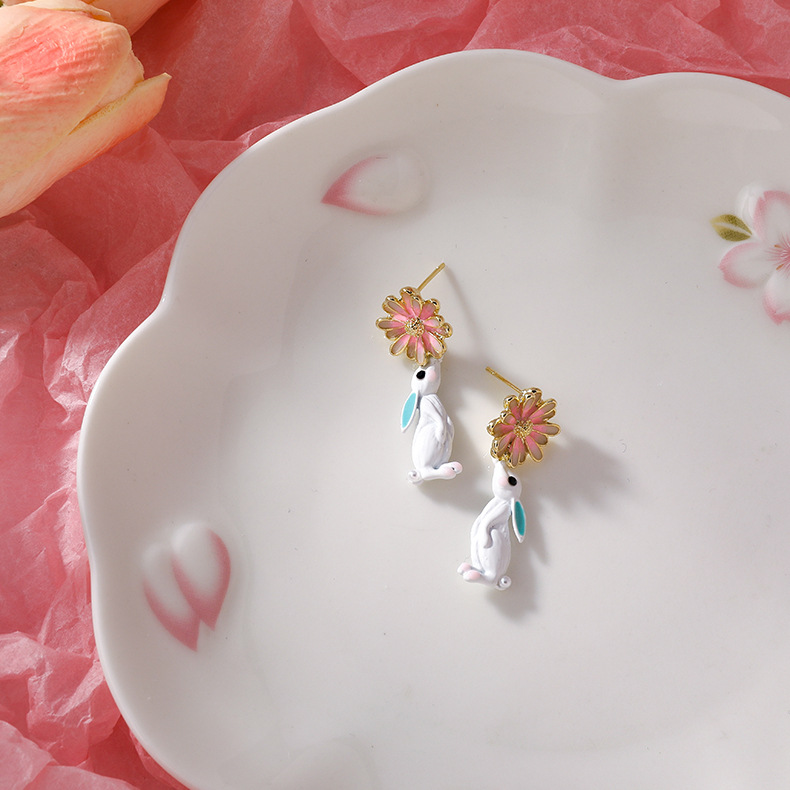 Wholesale Jewelry Flower Gallery Little White Rabbit Earrings Nihaojewelry display picture 5