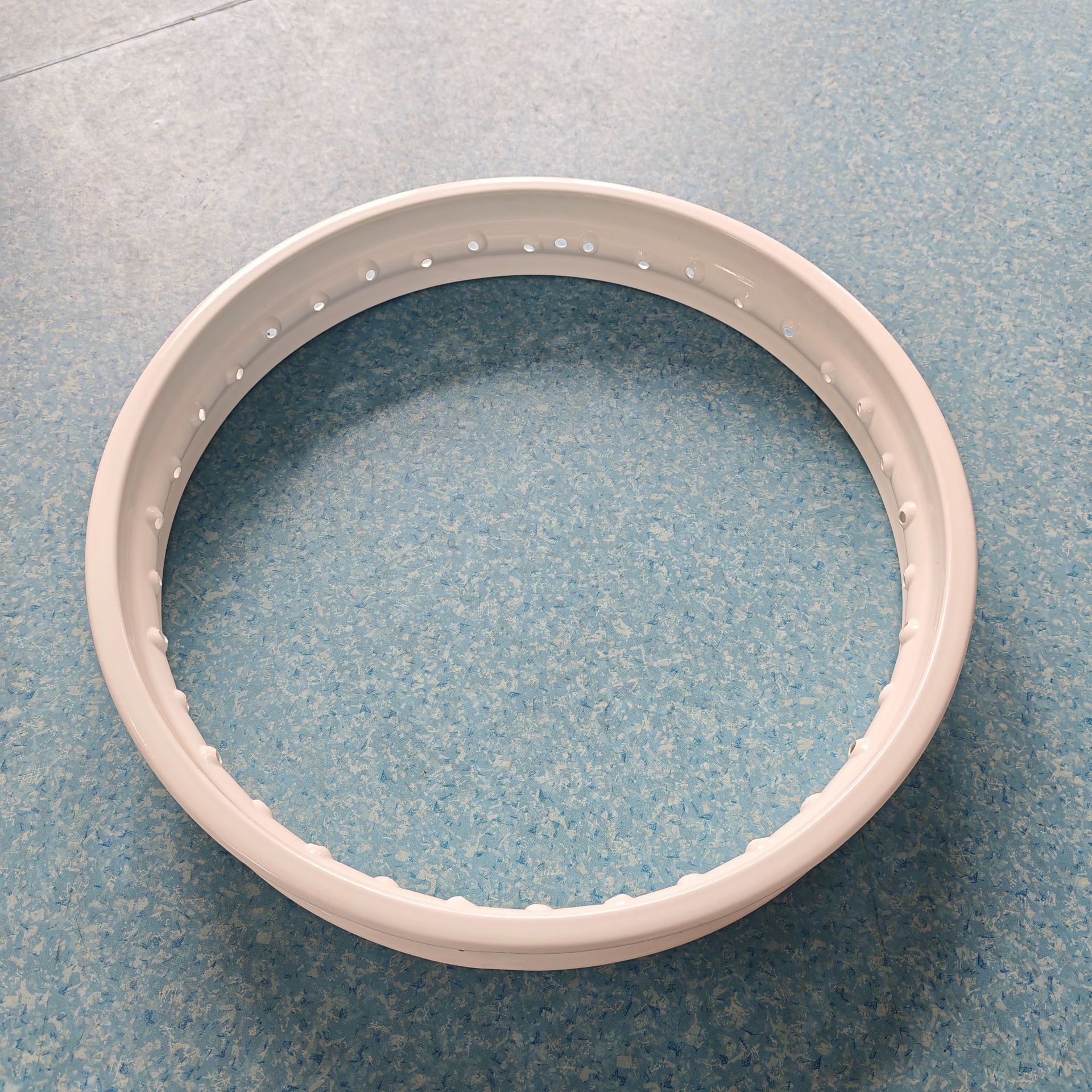 Bright white high-gloss motorcycle spoke rims, electrostatically sprayed anti-rust wheel rims, personalized modification replacement parts, factory