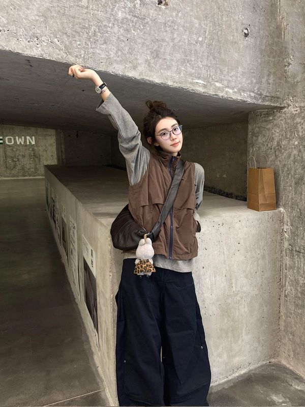 早秋搭配一整套美式复古咖色工装马甲叠穿打底衫休闲阔腿裤三件套|undefined